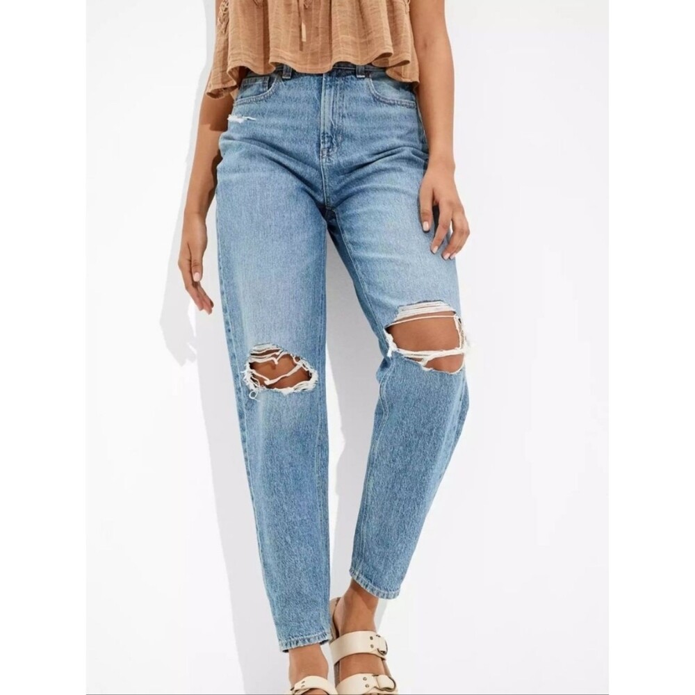 American Eagle Size 8 High-Waisted Relaxed Mom Jean